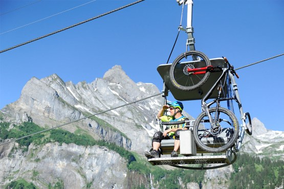 Bike-Transport auf der weltweit einzigartigen Kombibahn Gumen